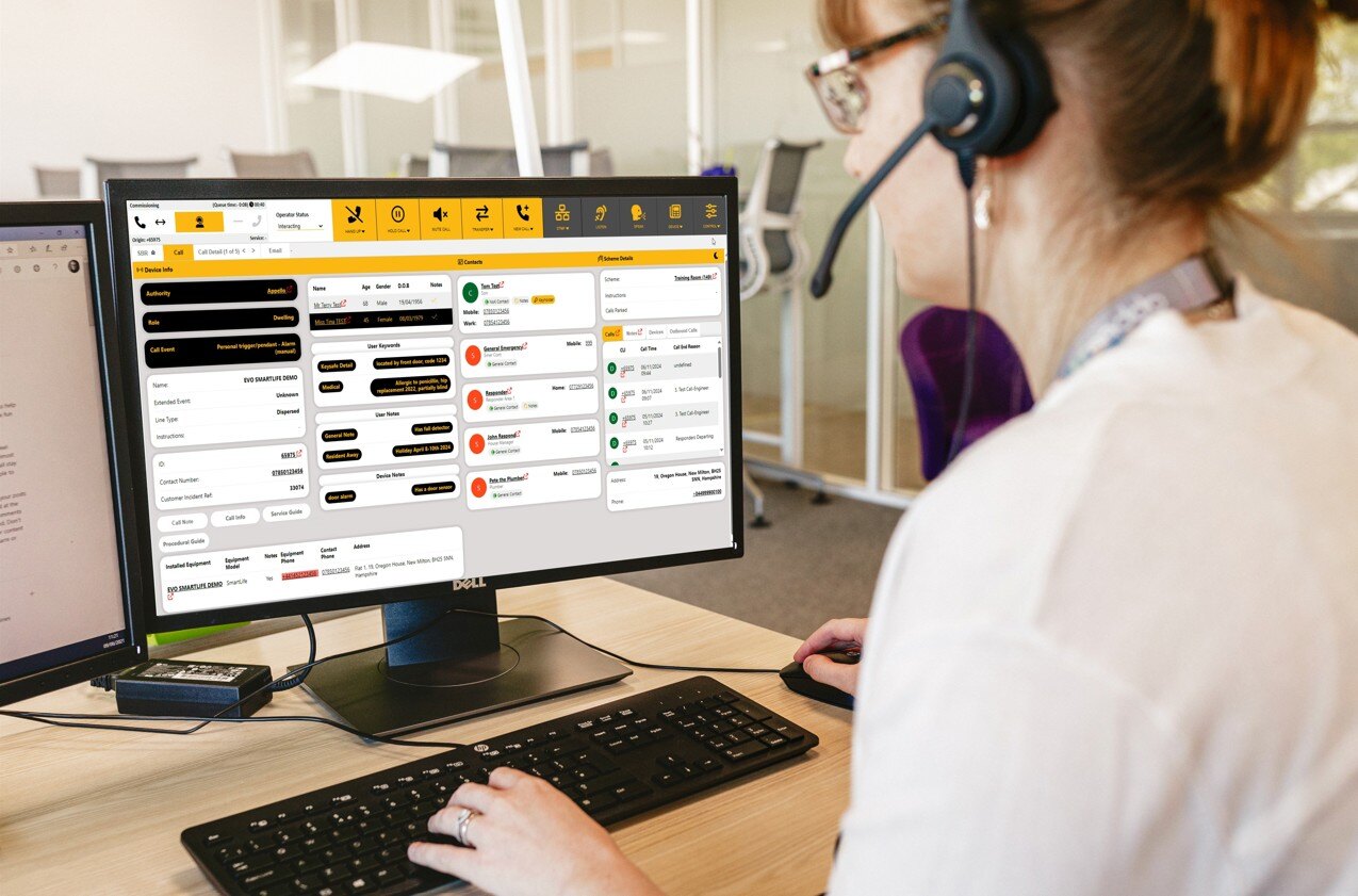 Female operator using CareNet EVO.